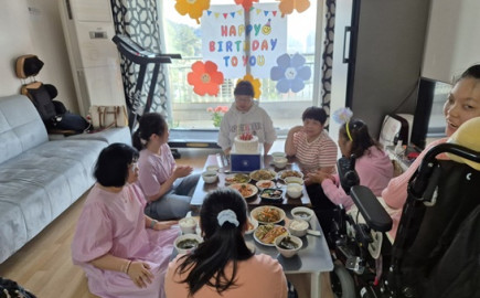 2025. 4. 25. 자립생활주택 로그인홈 문00씨의 생일파티