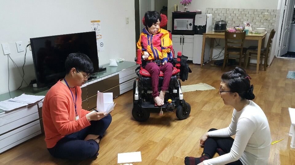 체험홈 04월 이용자회의 사진.jpg